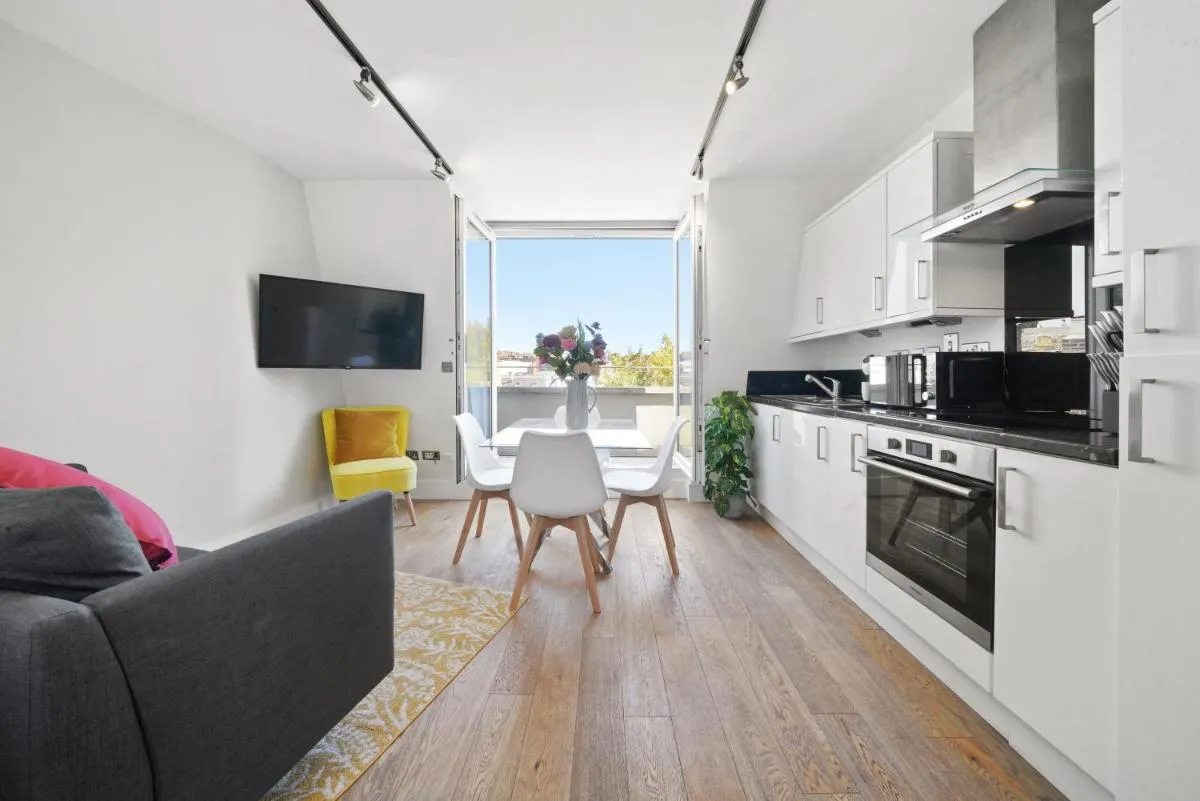 Image 3 of Manhattan-style 2bed near Camden Free WiFi