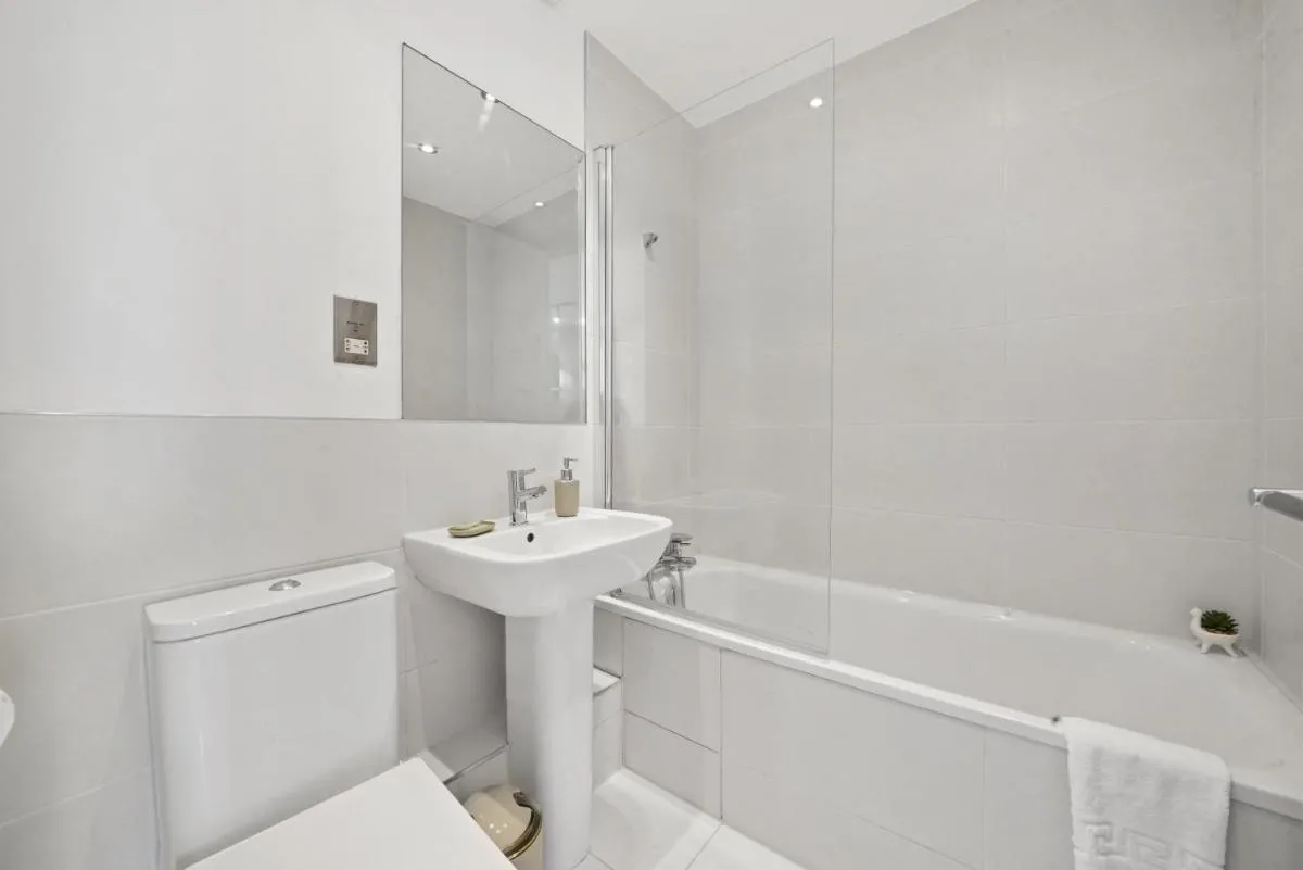 Image 4 of Manhattan-style 2bed near Camden Free WiFi