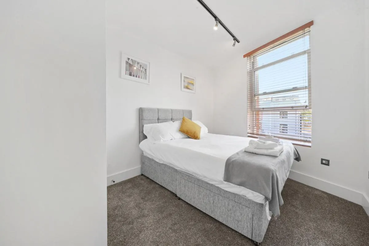 Image 5 of Manhattan-style 2bed near Camden Free WiFi