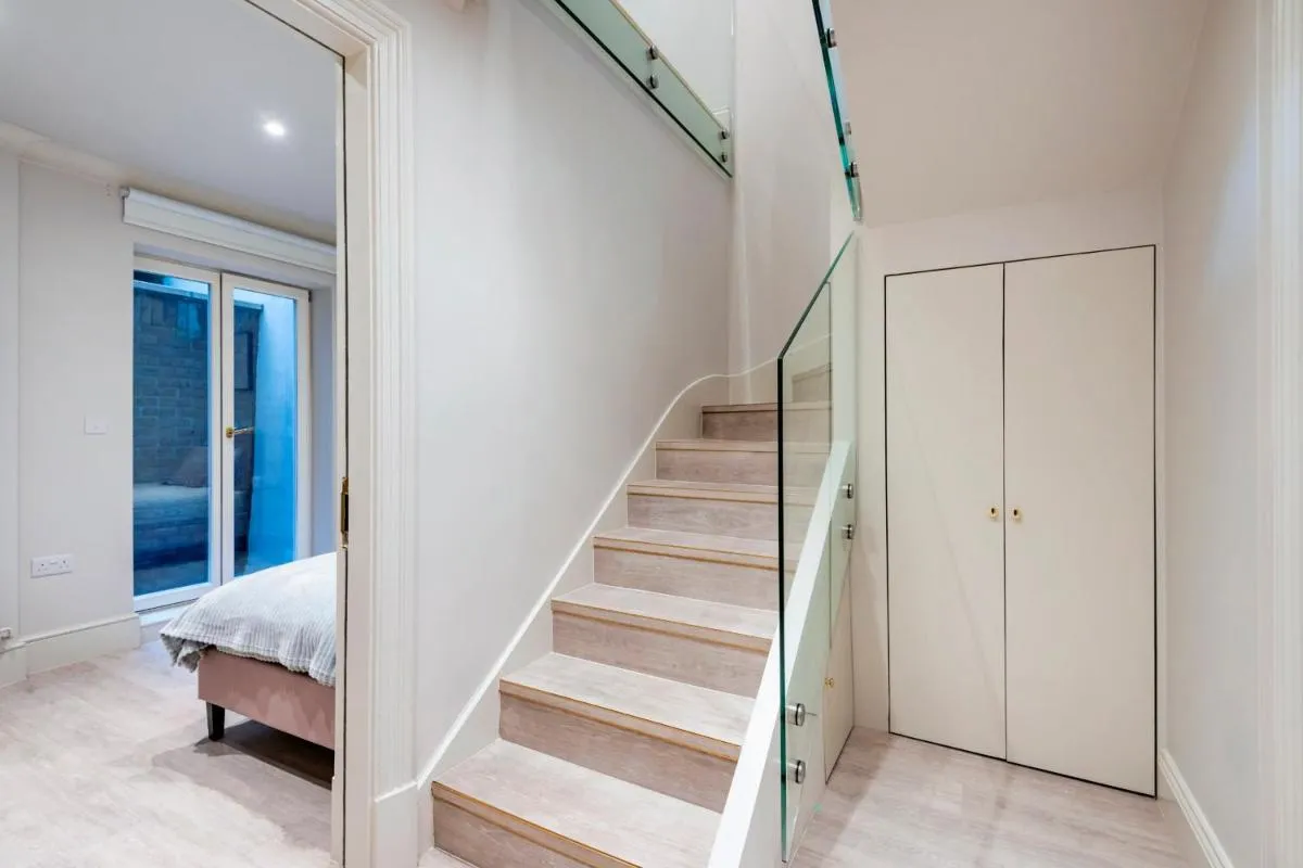 Image 4 of Marble Arch Suite 1