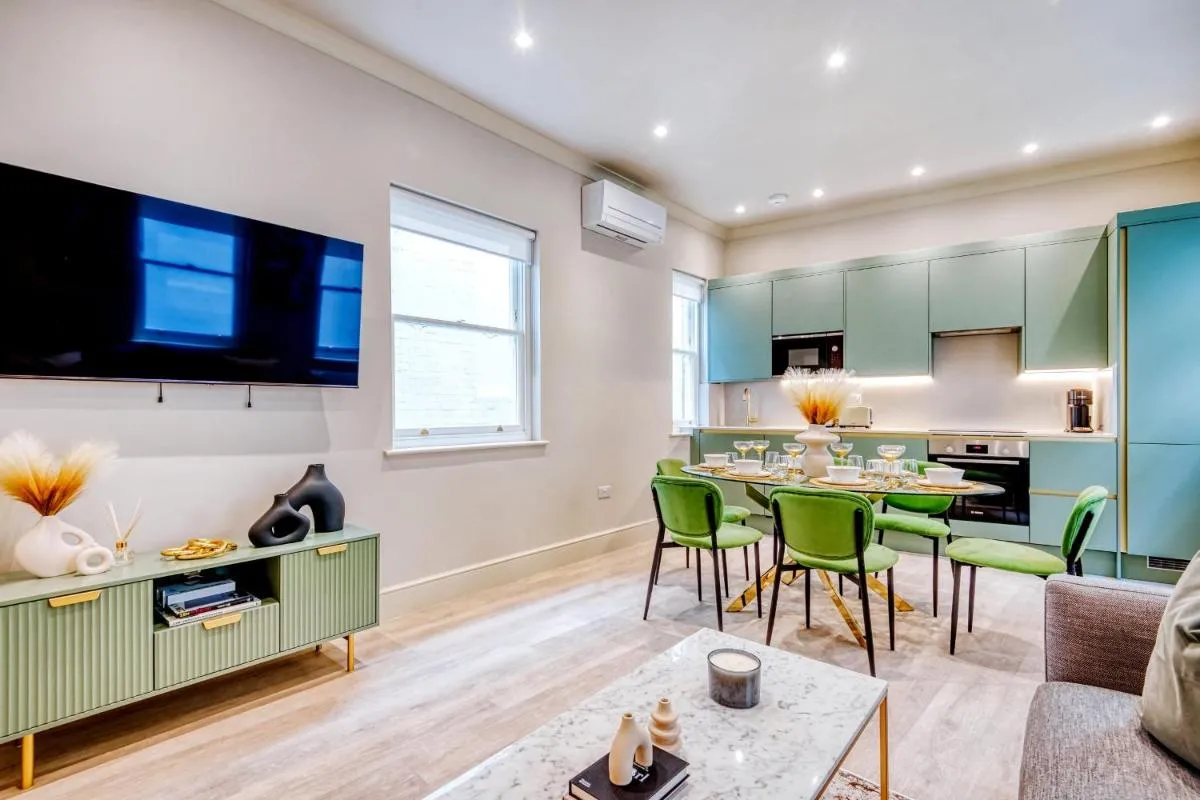 Image 5 of Marble Arch Suite 2