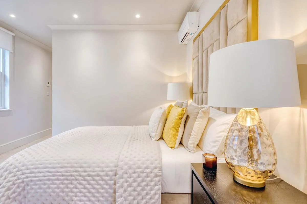 Image 4 of Marble Arch Suite 3