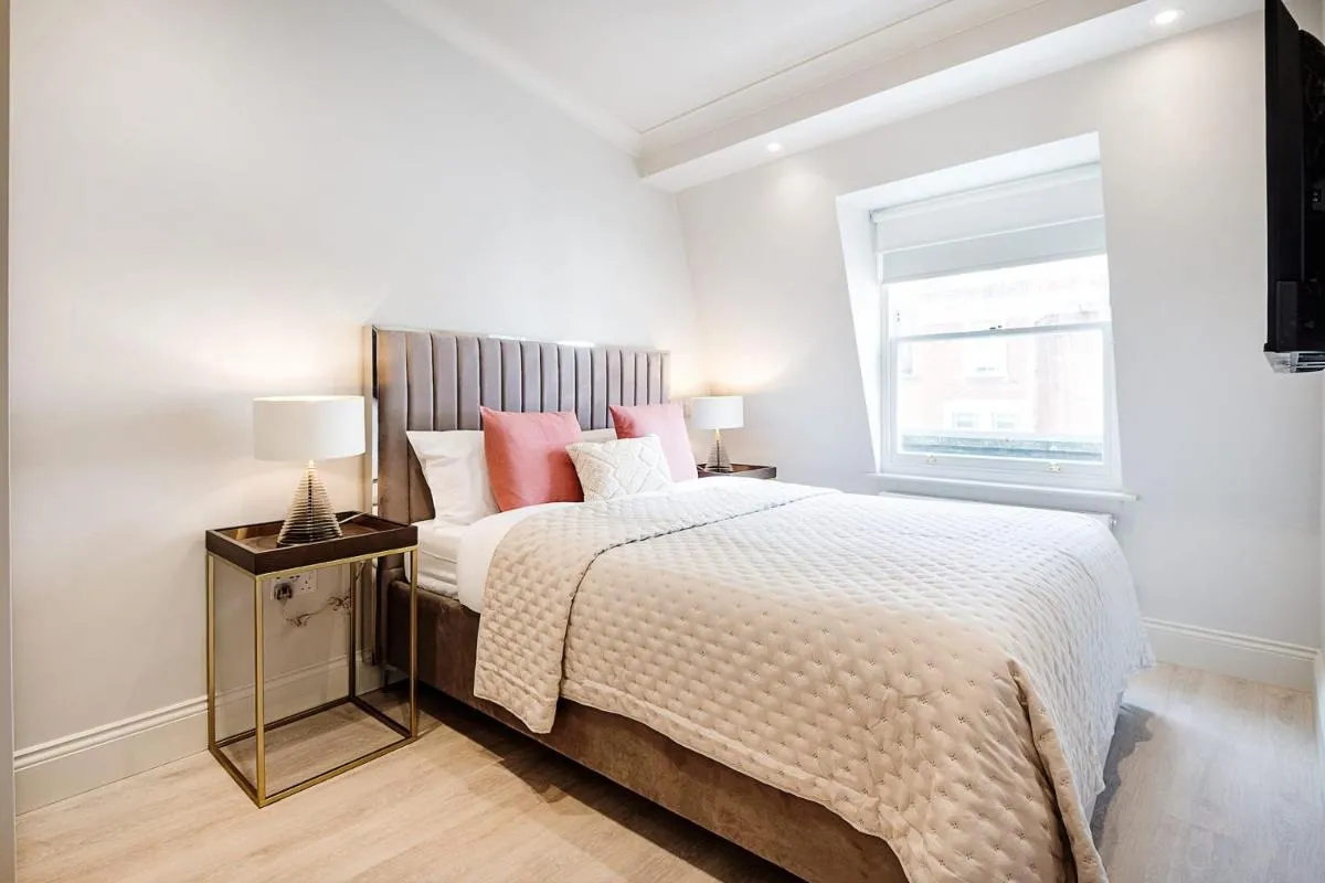 Image 5 of Marble Arch Suite 4