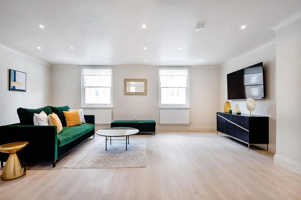Image 4 of Marble Arch Suite 4