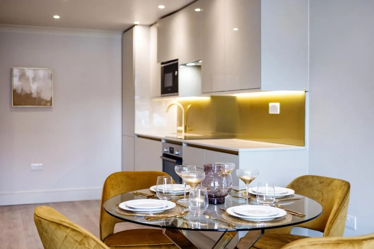 Image 4 of Marble Arch Suite 5