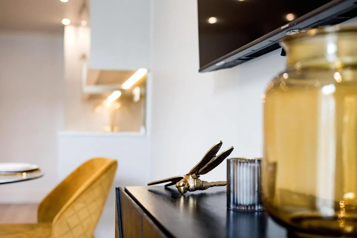 Image 5 of Marble Arch Suite 5