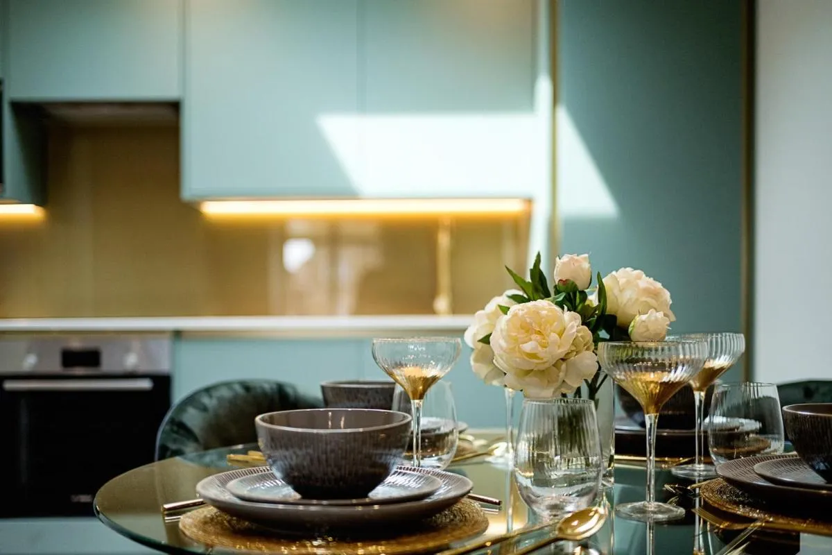 Image 5 of Marble Arch Suite 8