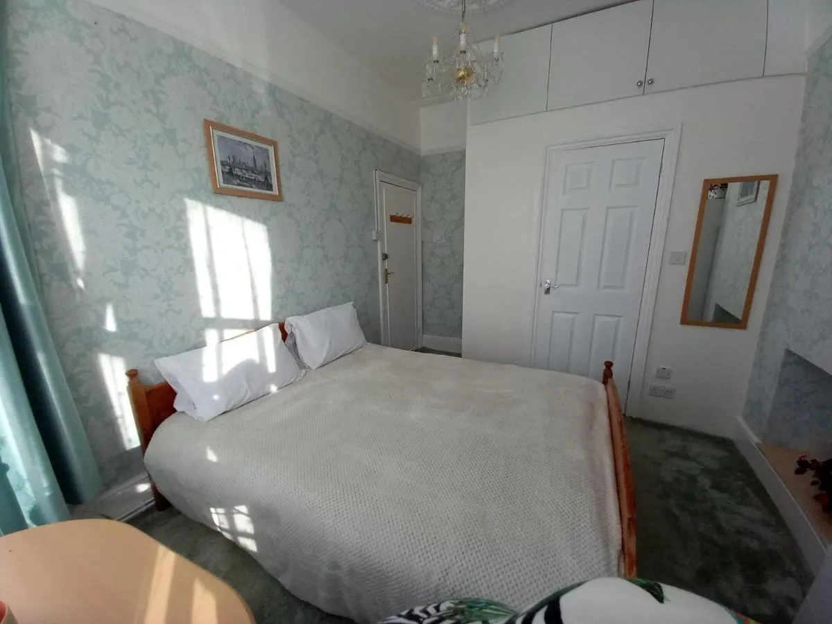Image 3 of Mari London Holiday Room