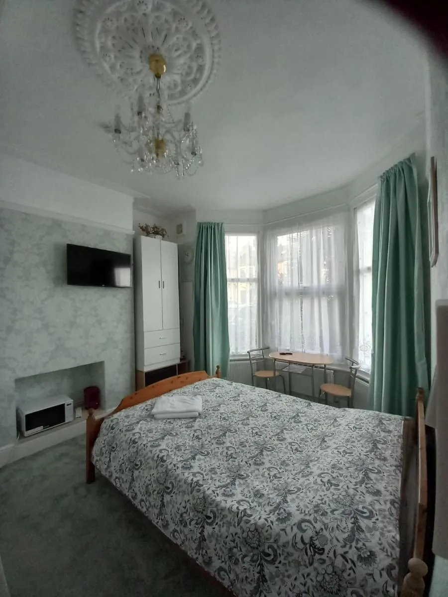 Image 5 of Mari London Holiday Room