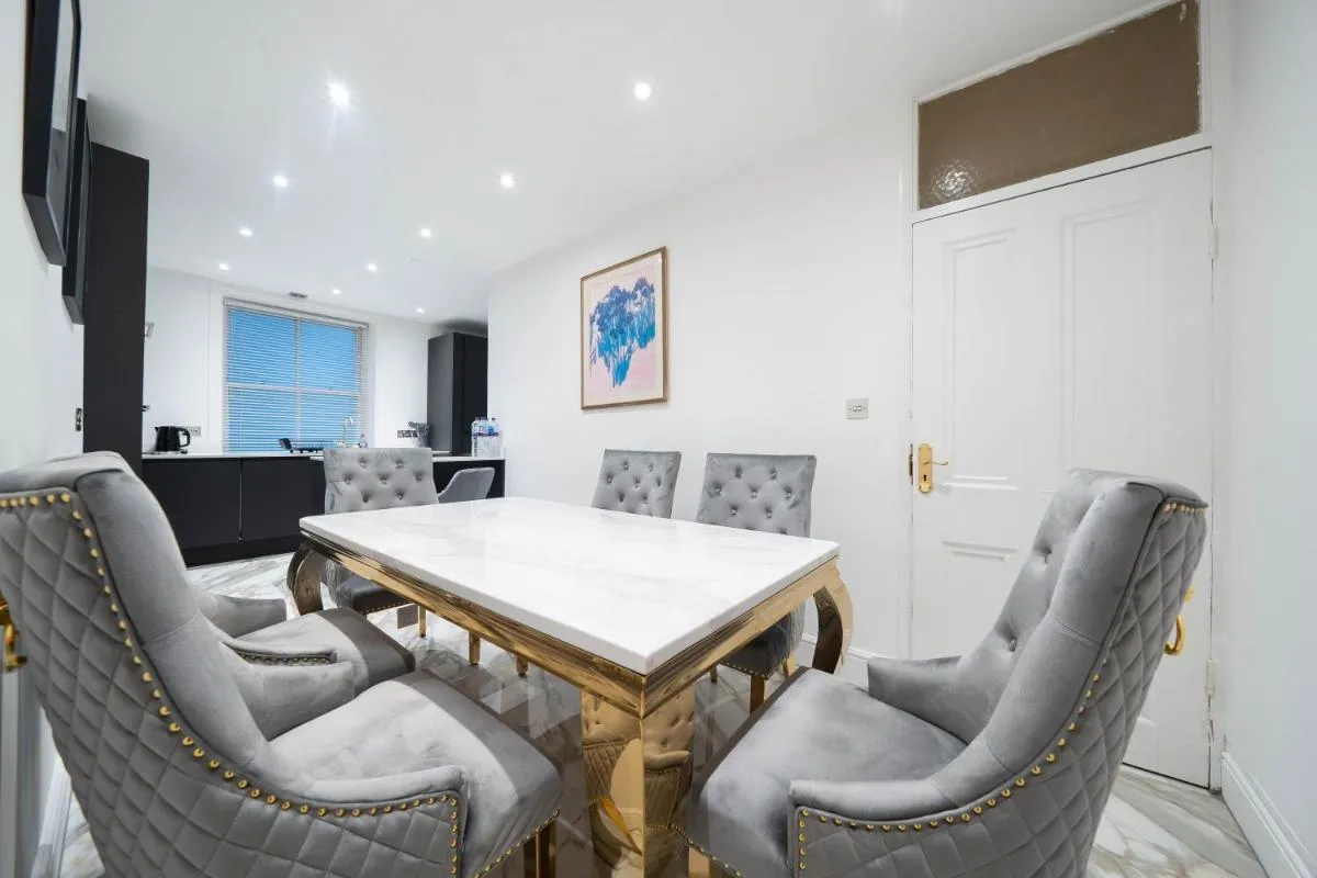 Image 5 of Marylebone 4 Bedroom Apartment