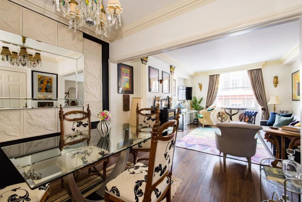Image 4 of Mayfair 3-Bed 5-Guest Berkeley Square 1729 House