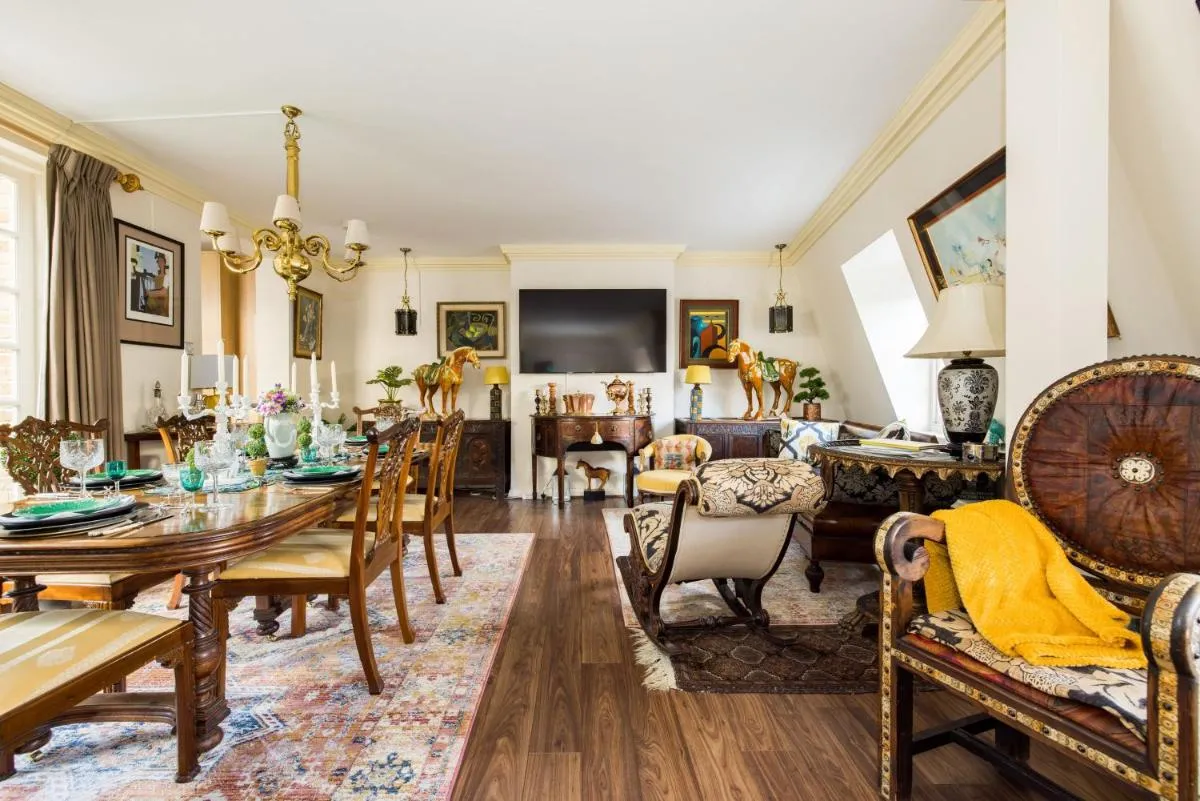 Image 5 of Mayfair 3-Bed 6-Guest w Patio & ac Berkeley Square