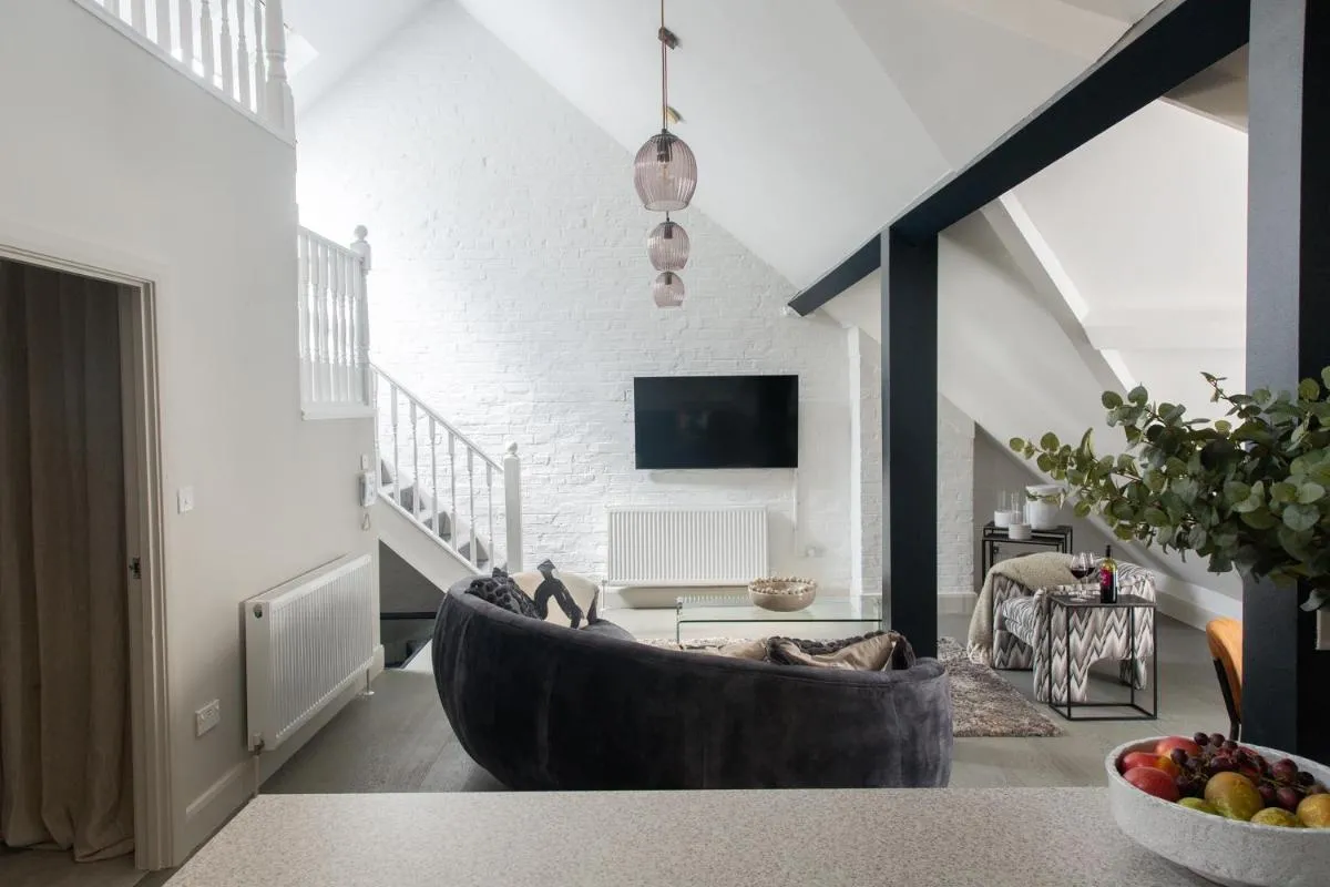 Image 3 of Mayfair Loft Apartment!