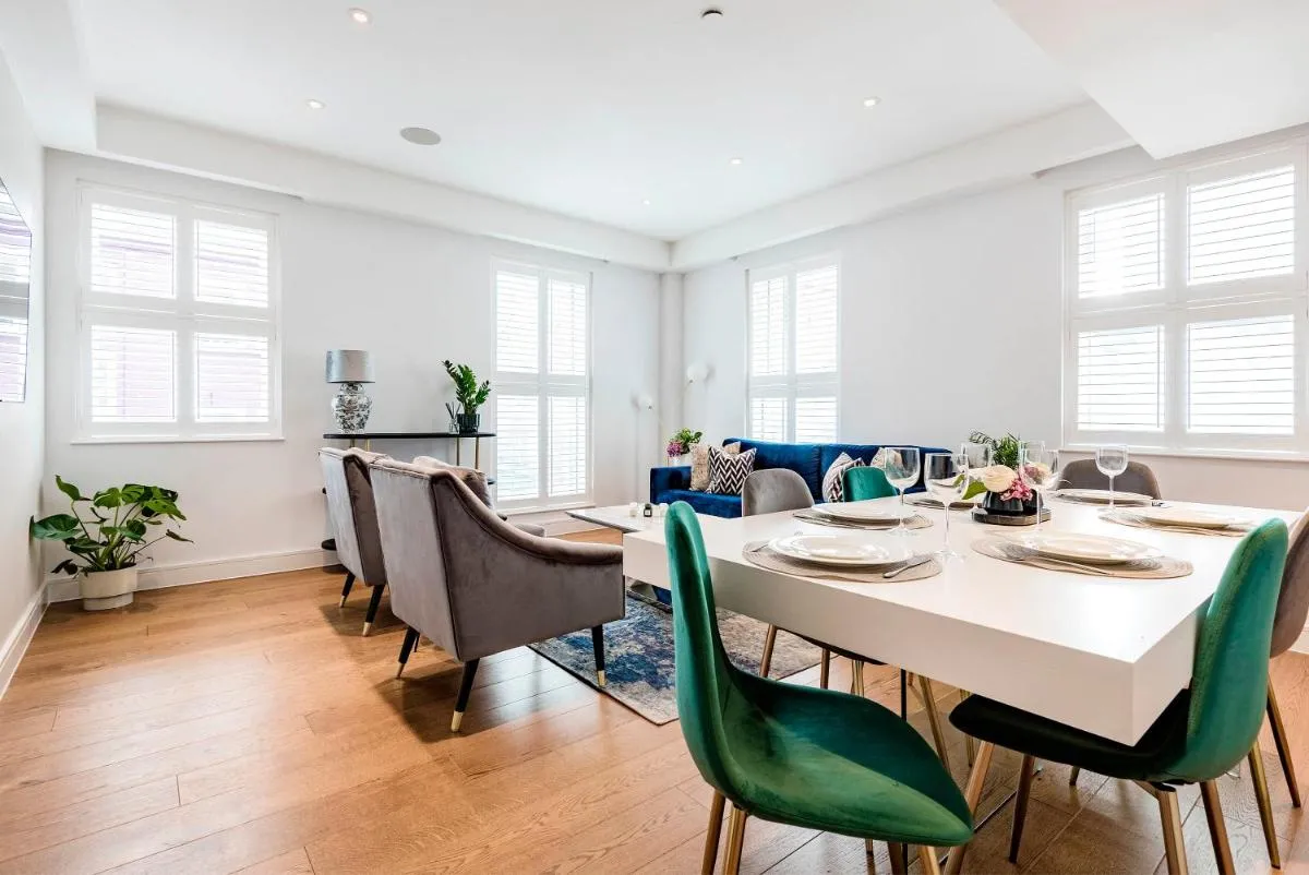 Image 4 of Mayfair Magic