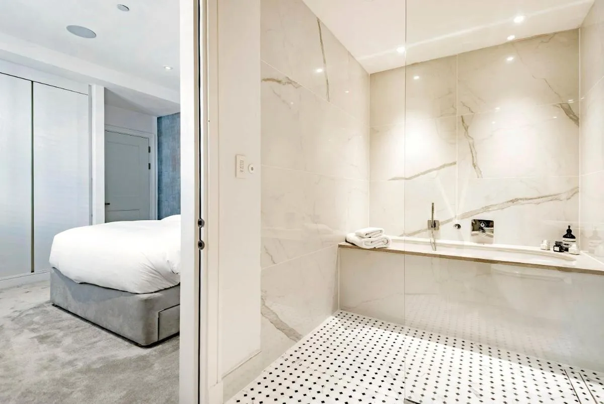 Image 3 of Mayfair Magic