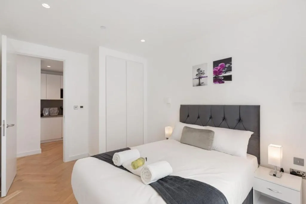 Image 1 of Melrose Place 7beds Wembley stadium 15mins to Central London