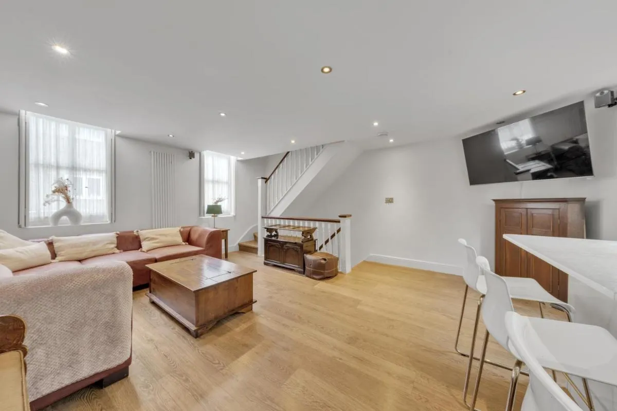 Image 5 of Mews House in Maida Vale near Paddington with Free Parking