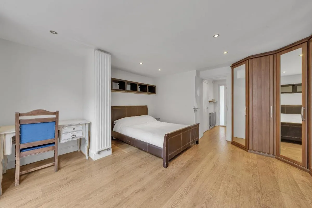 Image 3 of Mews House in Maida Vale near Paddington with Free Parking