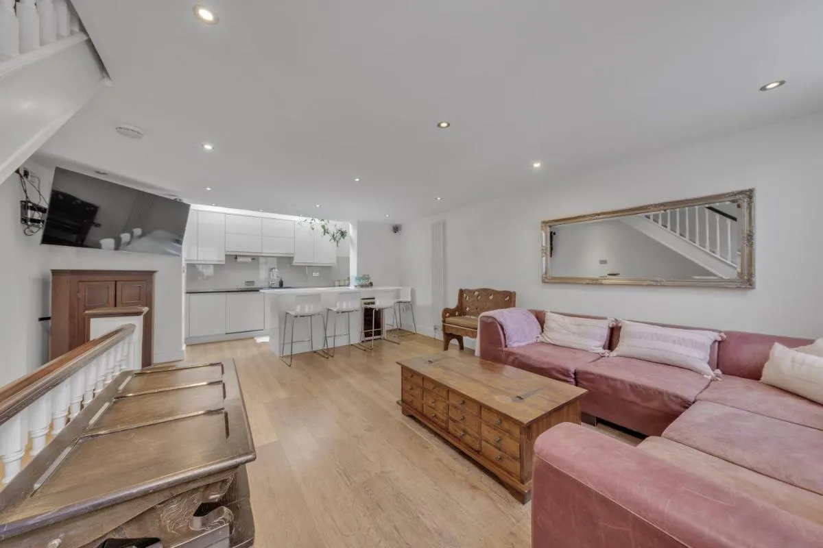 Image 4 of Mews House in Maida Vale near Paddington with Free Parking