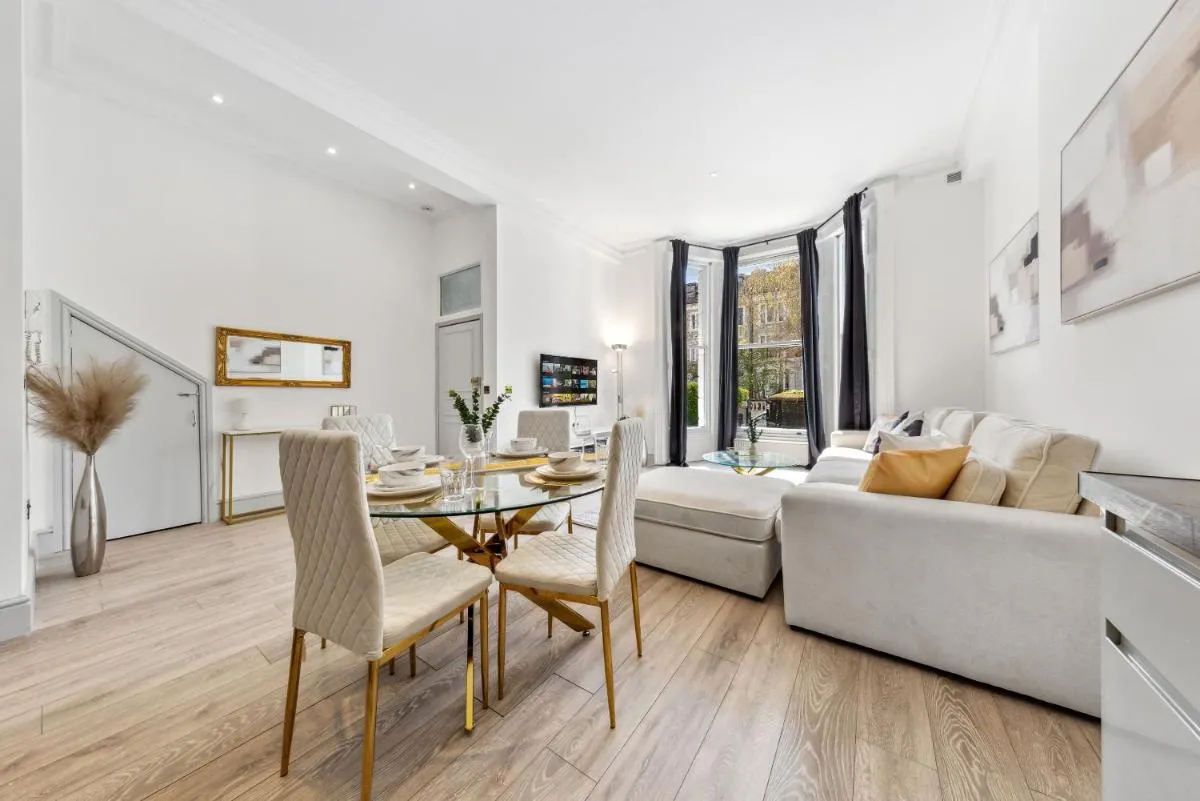 Image 3 of Minimalist Luxe 2BR Designer Retreat in Prime Kensington for 6 Next to Station Harrods