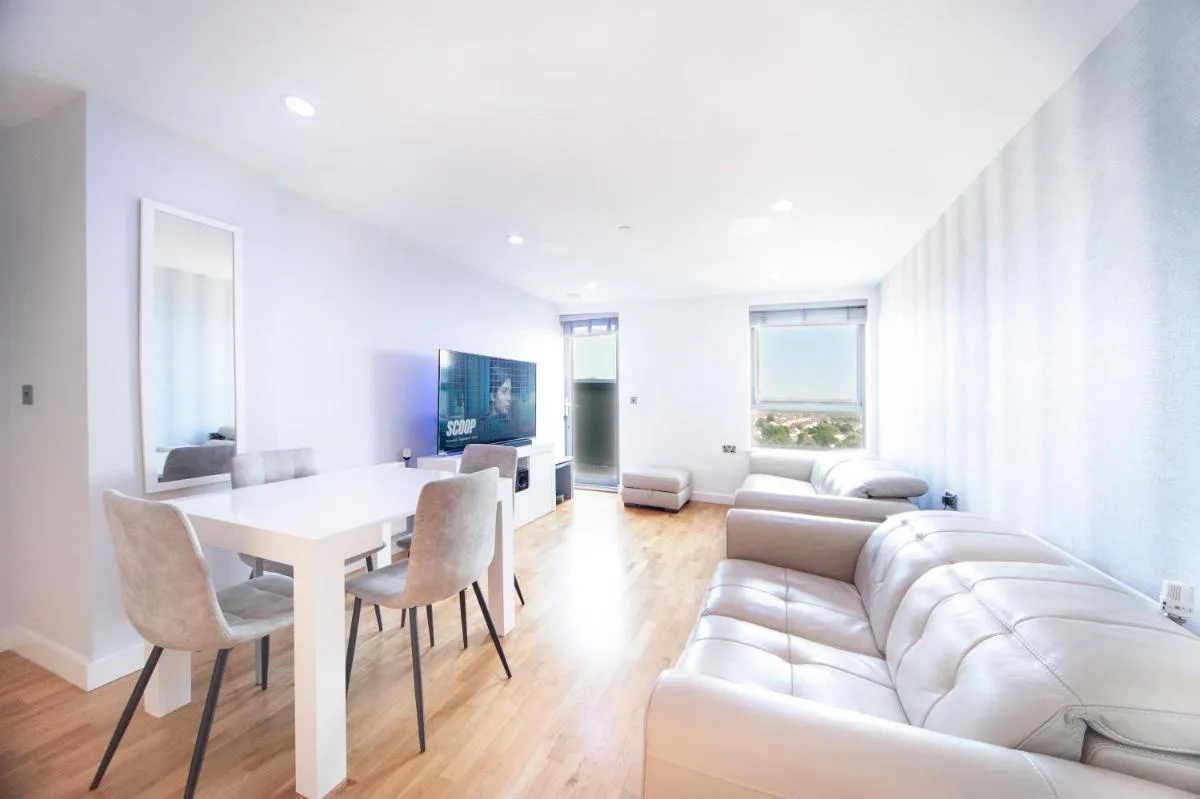 Image 5 of Modern 12th Floor | Balcony Striking London View