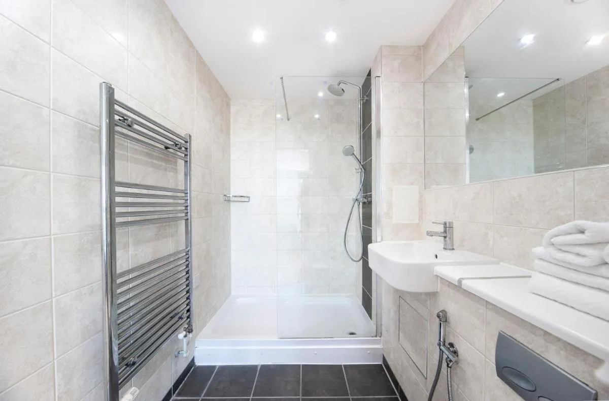 Image 3 of Modern 12th Floor | Balcony Striking London View