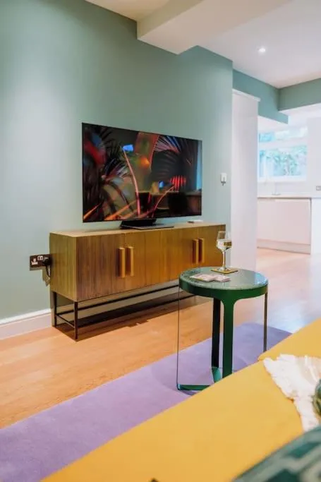 Image 5 of Modern 1BR in Brixton – Just Renovated!
