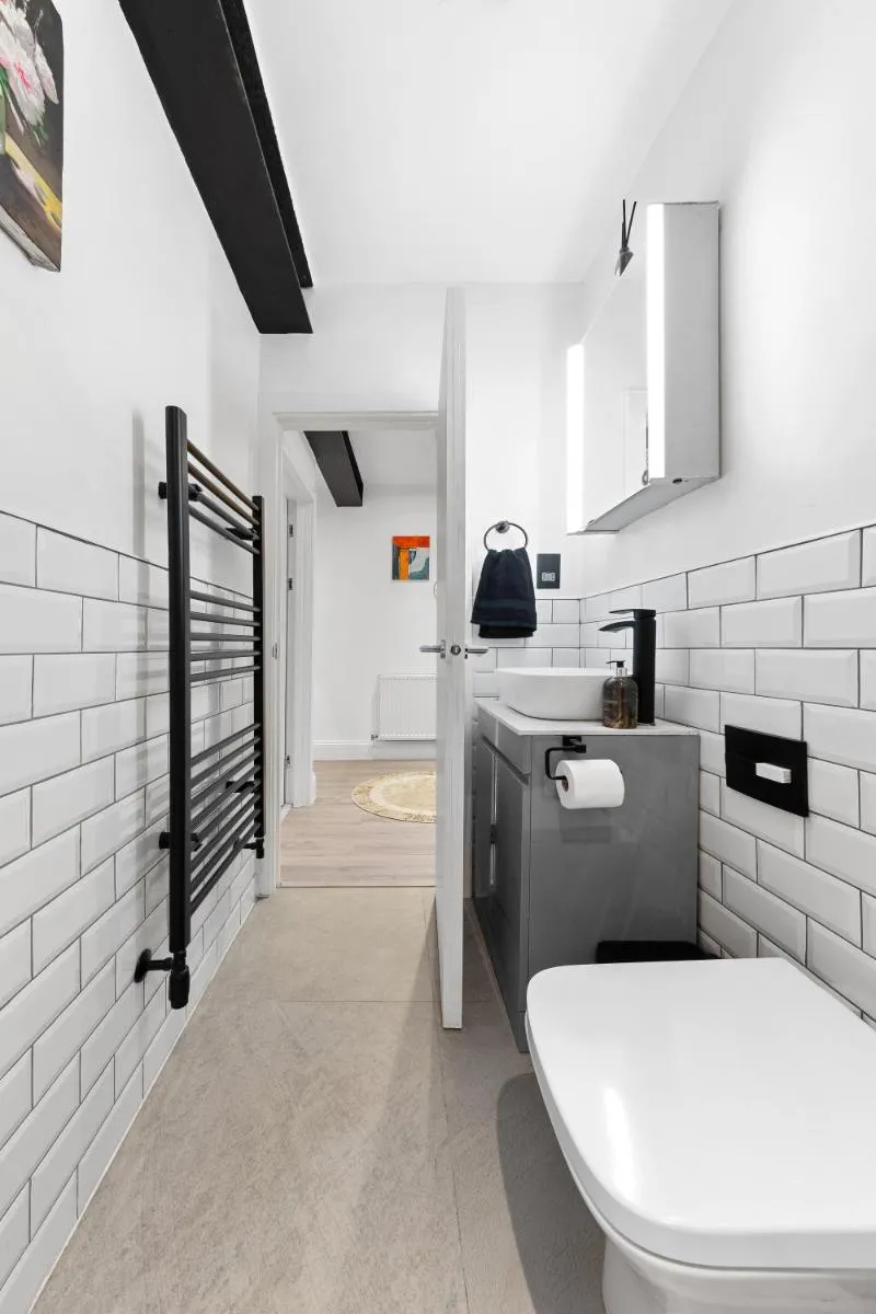 Image 4 of Modern 1 Bed Flat in Barnes near River Thames