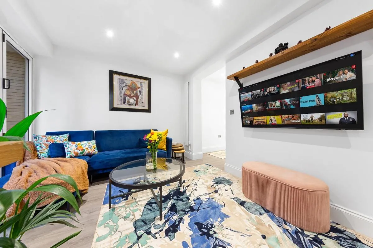 Image 5 of Modern 1 Bed Flat in Barnes near River Thames