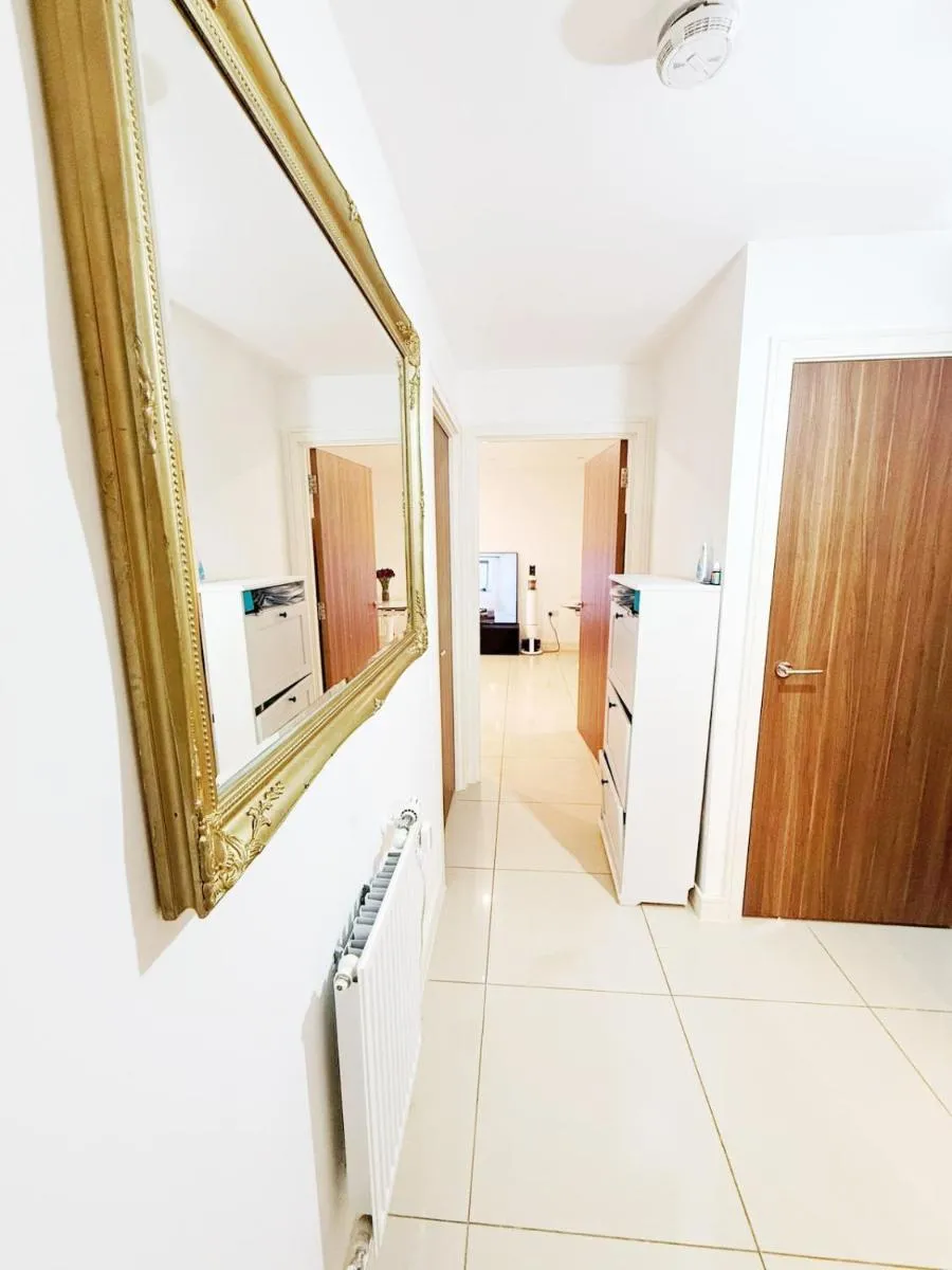 Image 4 of Modern 1 Bedroom Ensuite Huge Open Plan Living with Balcony 2 Bathroom