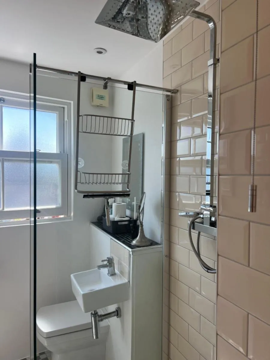 Image 3 of Modern 1 bed Blackheath Apartment
