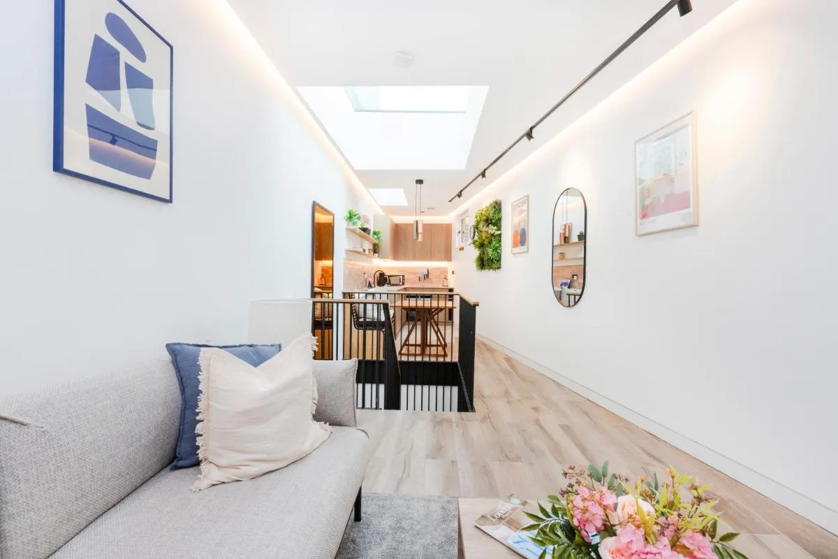 Image 4 of Modern 1 bed House in Kensington High St