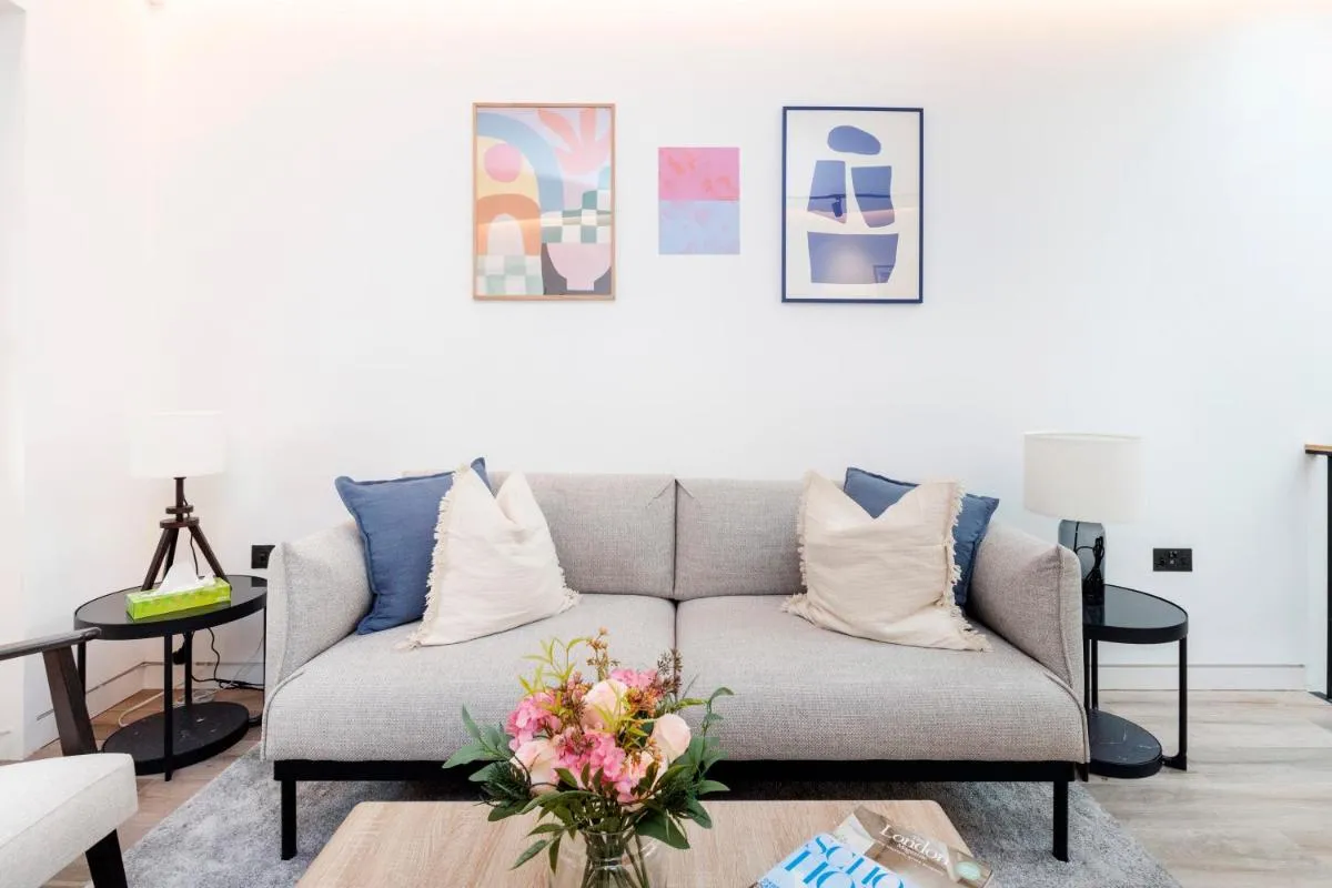 Image 5 of Modern 1 bed House in Kensington High St
