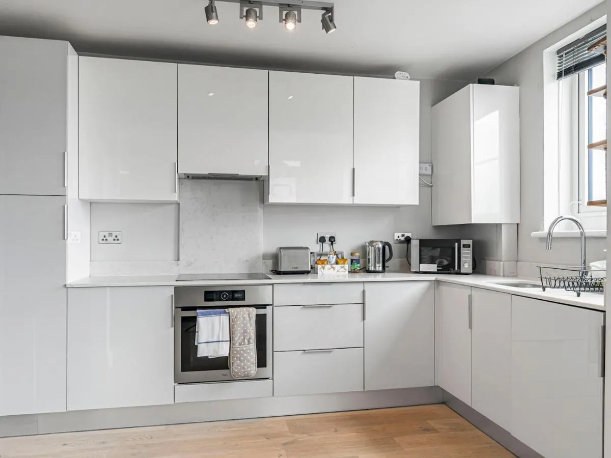 Image 4 of Modern 1 bedroom Apartment with views on West London – Pass the Keys