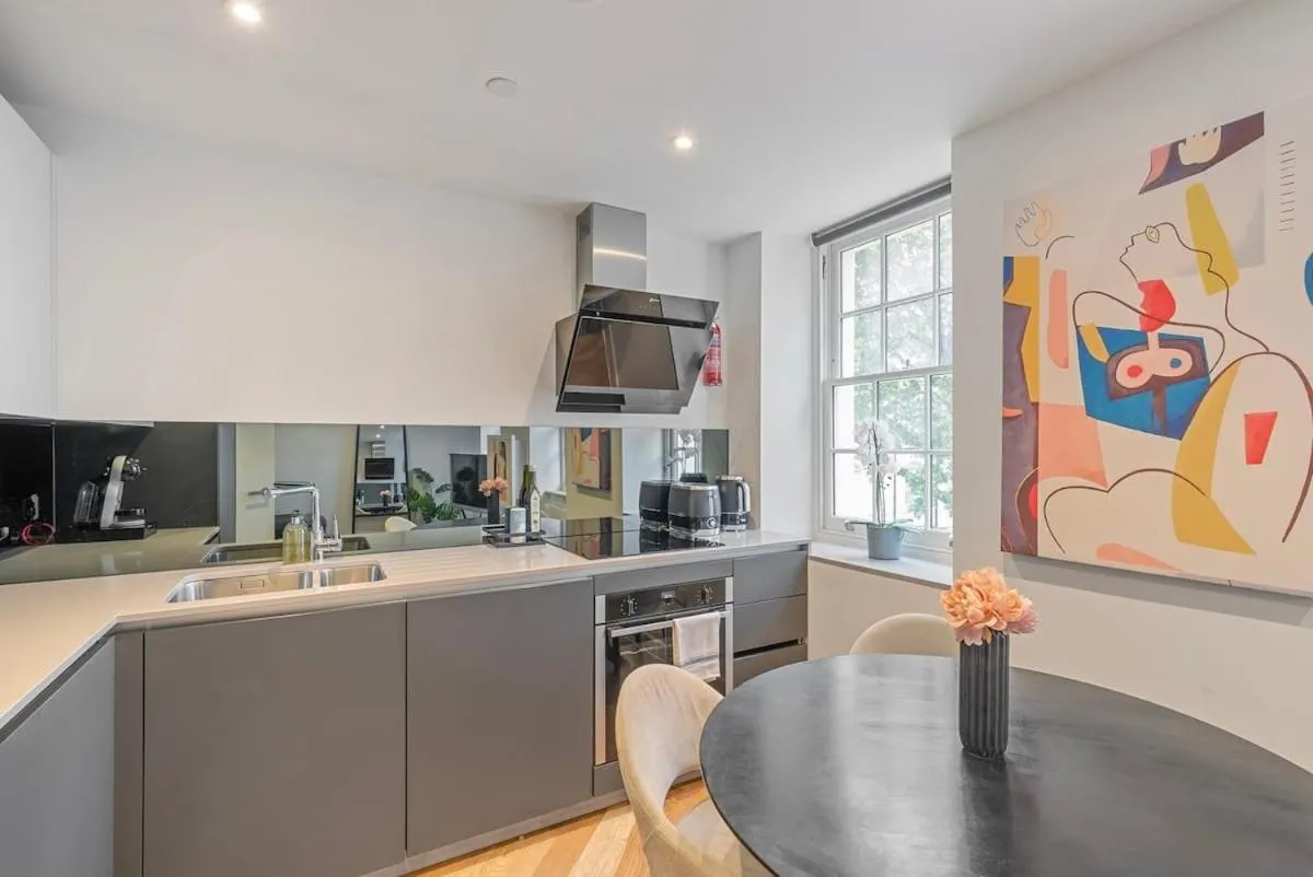 Image 3 of Modern 1 bedroom apartment in Fitzrovia