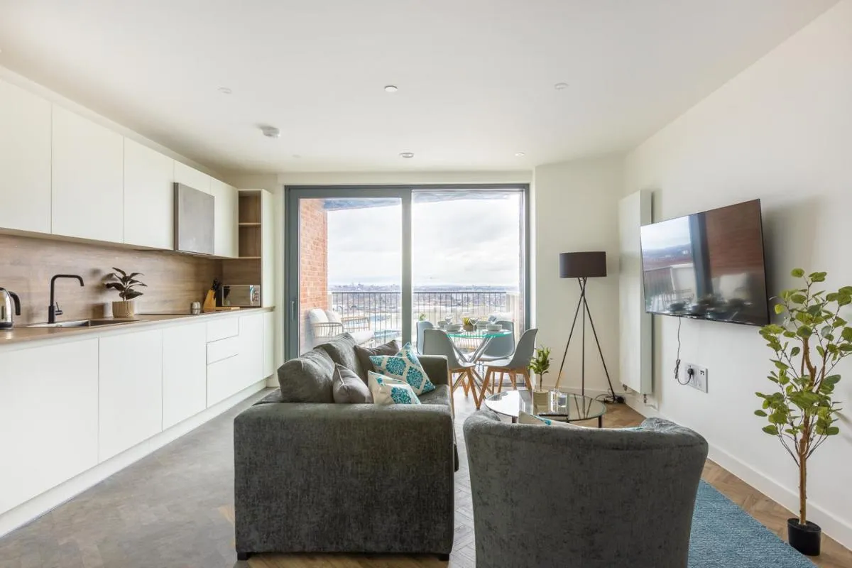 Image 5 of Modern 2BD Flat in Canary Wharf With City and River Views
