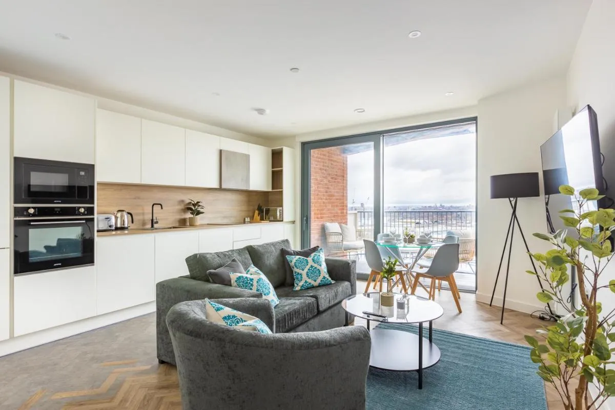 Image 3 of Modern 2BD Flat in Canary Wharf With City and River Views