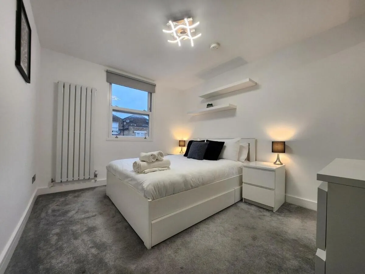 Image 3 of Modern 2BR London Apt Near Tube