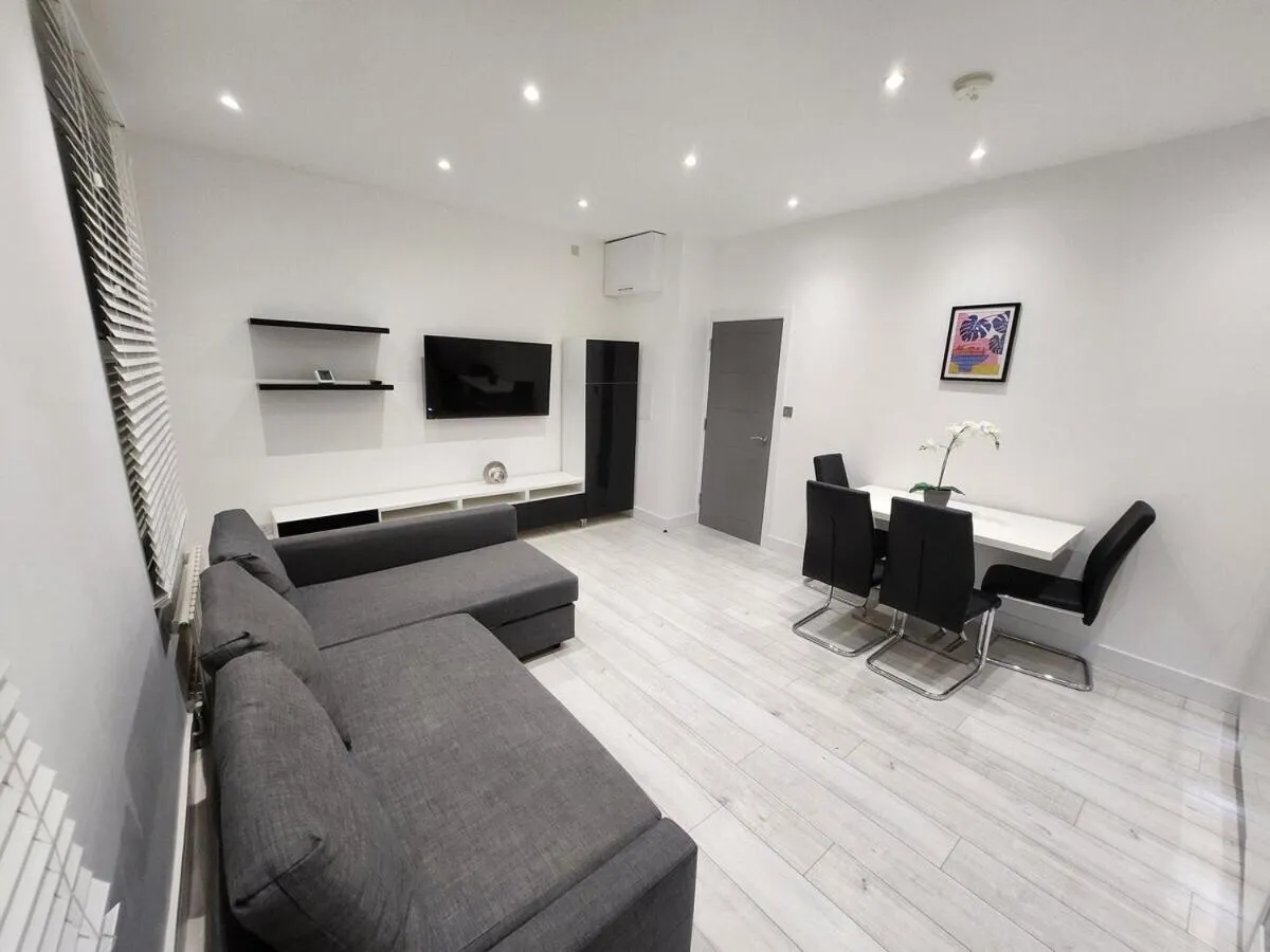 Image 4 of Modern 2BR London Apt Near Tube