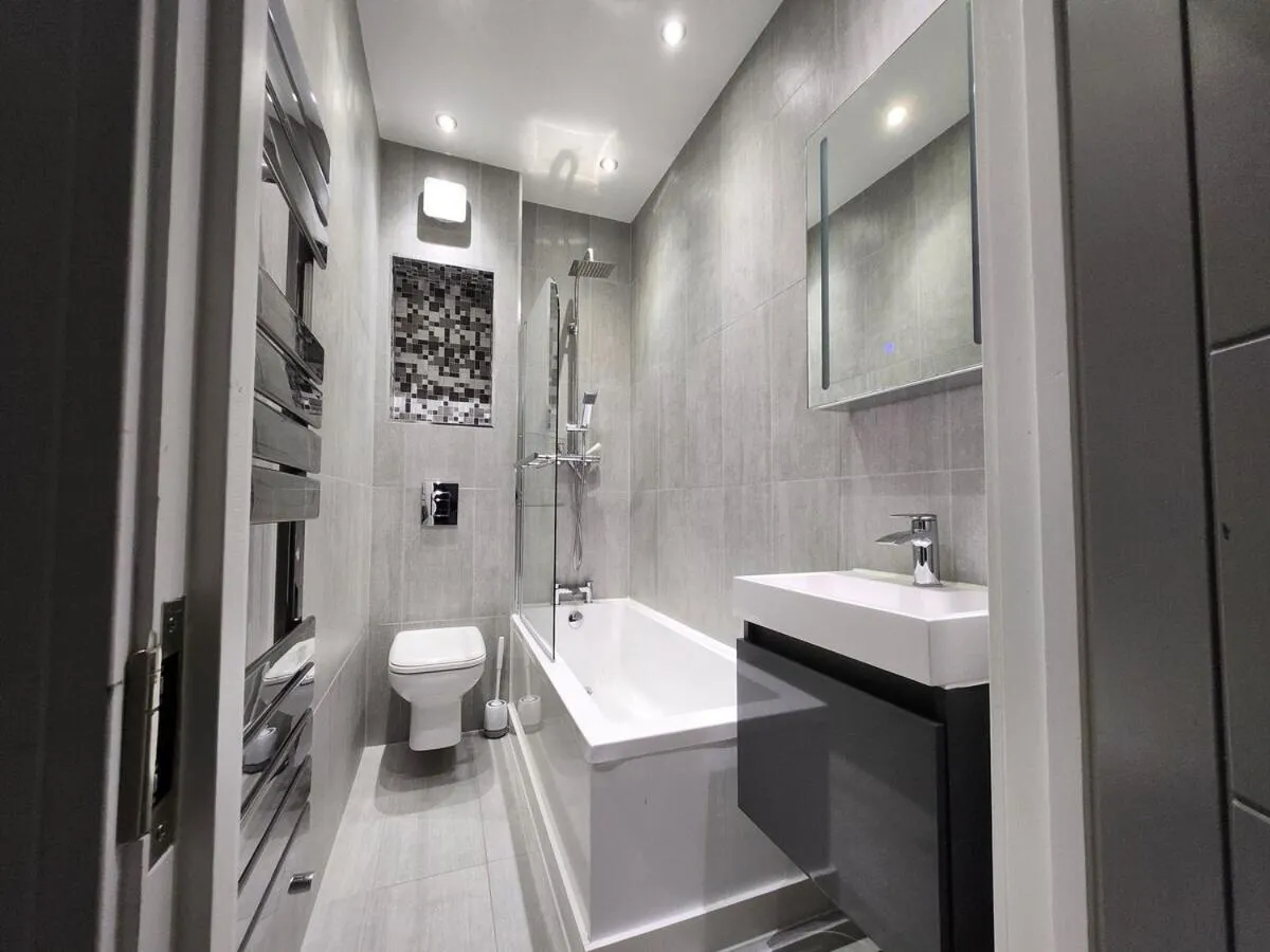 Image 5 of Modern 2BR London Apt Near Tube