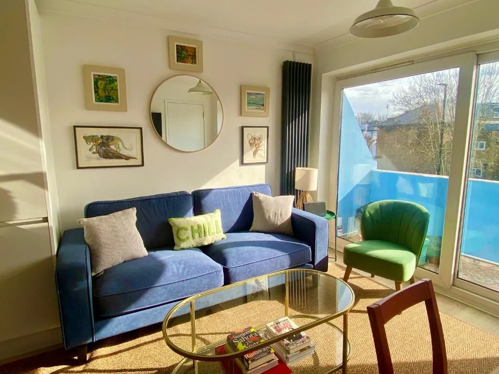Image 1 of Modern 2-Bed Apartment with Off-Street Parking in Chiswick