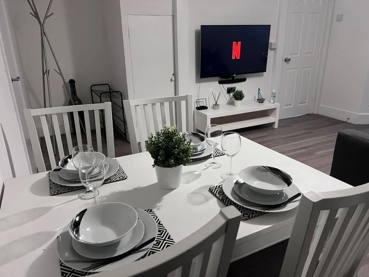 Image 4 of Modern 2-Bed House, Enfield- Parking, Quiet Area