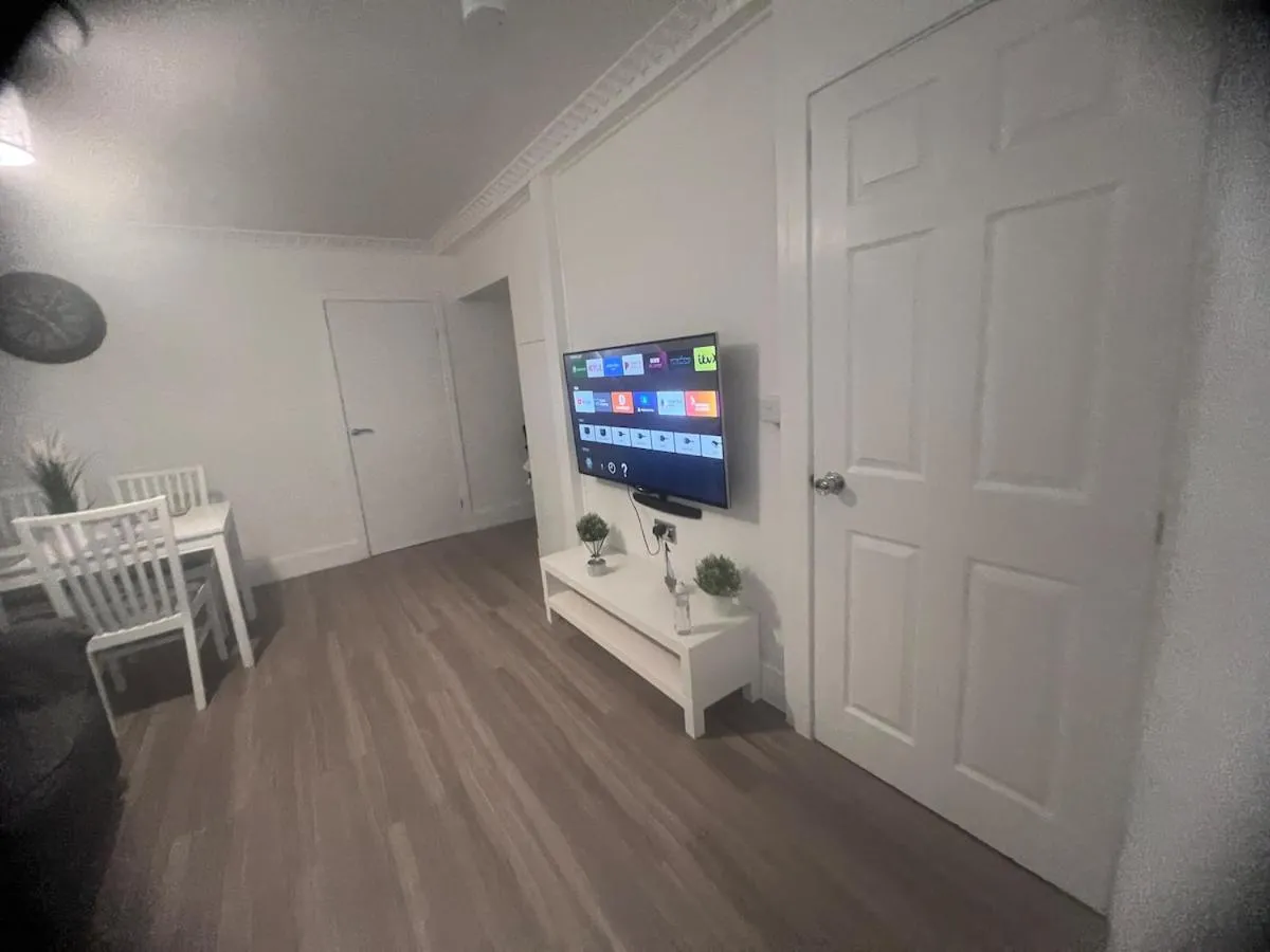 Image 5 of Modern 2-Bed House, Enfield- Parking, Quiet Area
