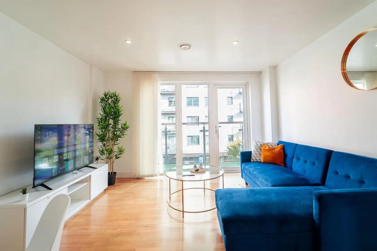 Image 5 of Modern 2-Bed Riverside Apartment in Greenwich
