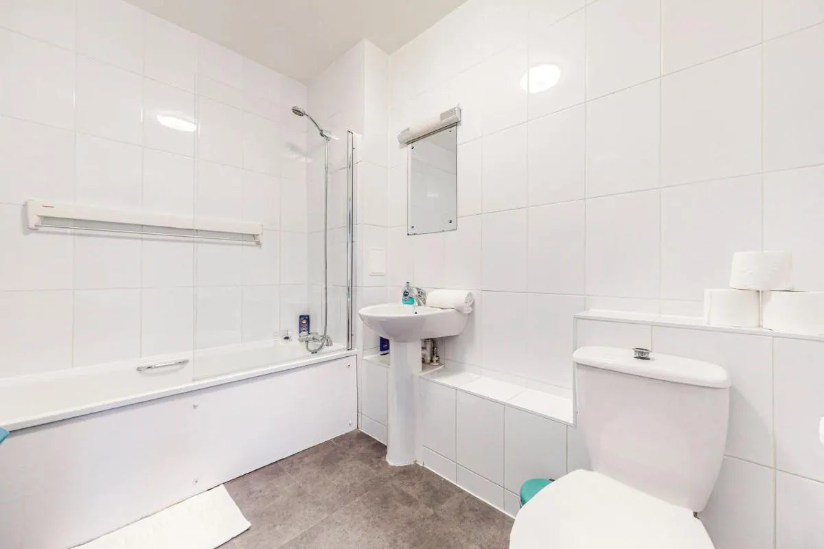 Image 3 of Modern 2Bed – 5min to Highbury & Islington Station