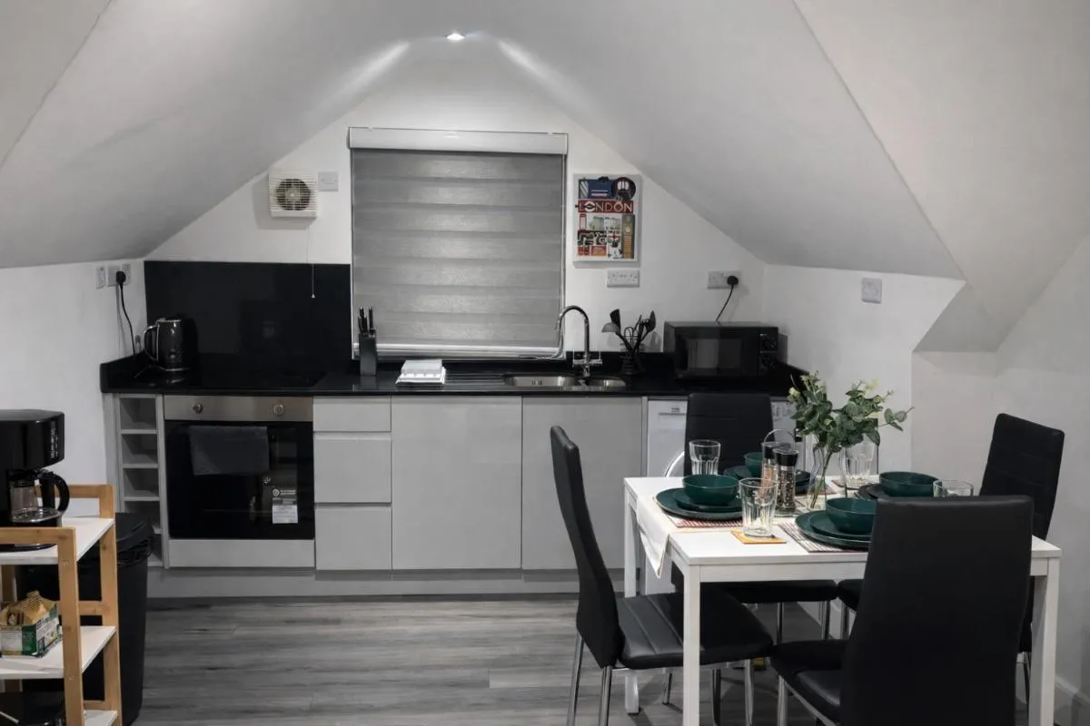 Image 3 of Modern 2-Bedroom Apartment in East London