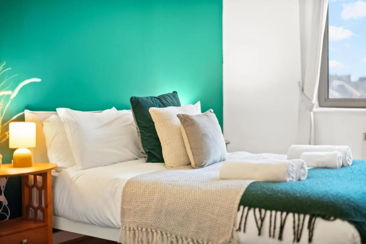 Image 5 of Modern 2 Bed Apartment in Greenwich, Perfect for Business & Contractors with Free Parking
