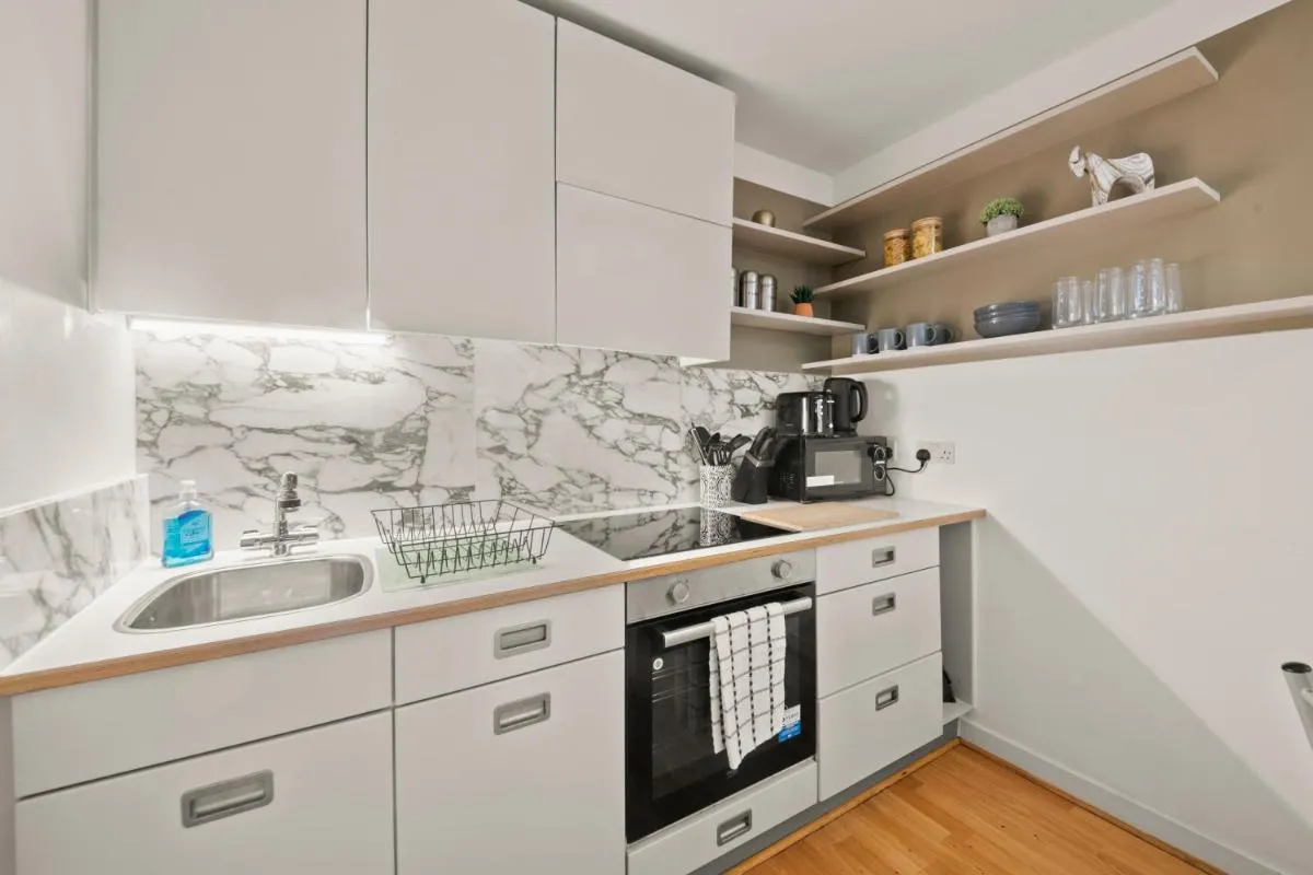 Image 3 of Modern 2 Bed Apartment in Greenwich, Perfect for Business & Contractors with Free Parking