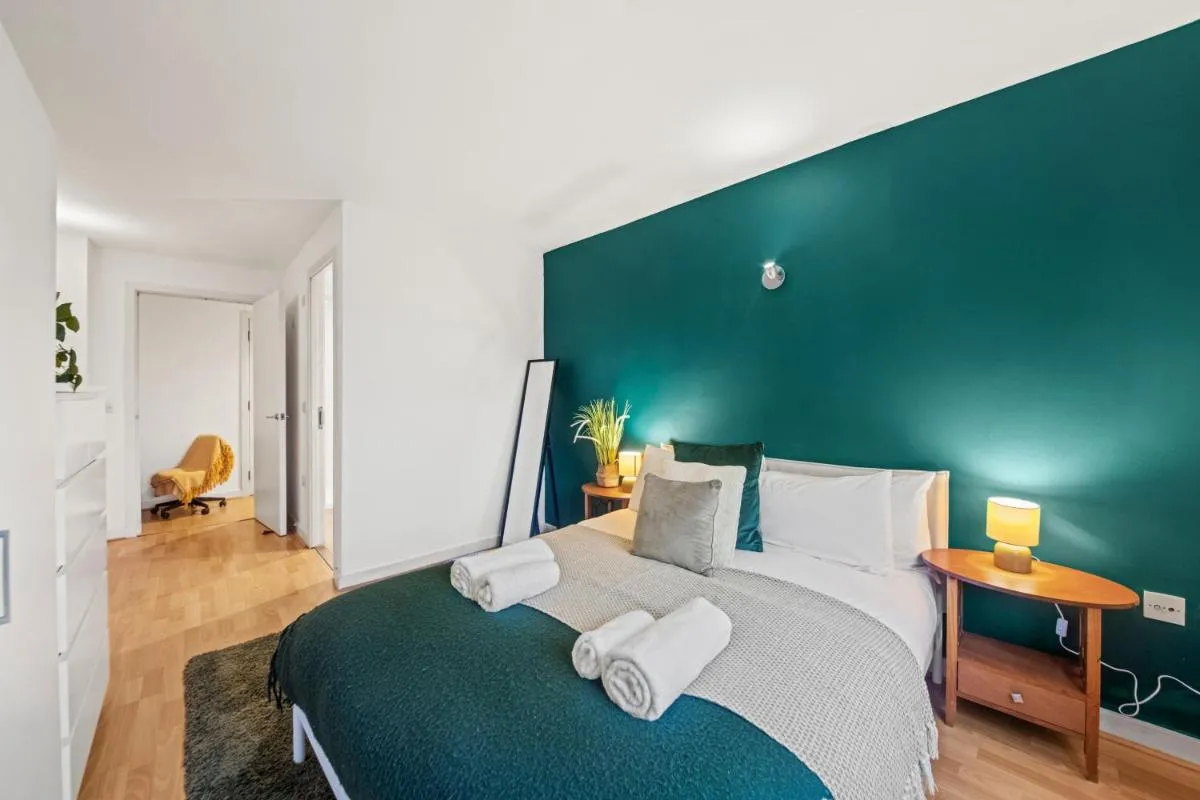 Image 4 of Modern 2 Bed Apartment in Greenwich, Perfect for Business & Contractors with Free Parking