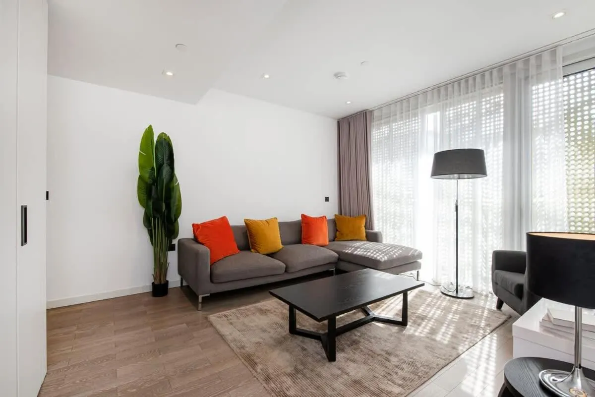 Image 3 of Modern 2 Bed Battersea Power Station